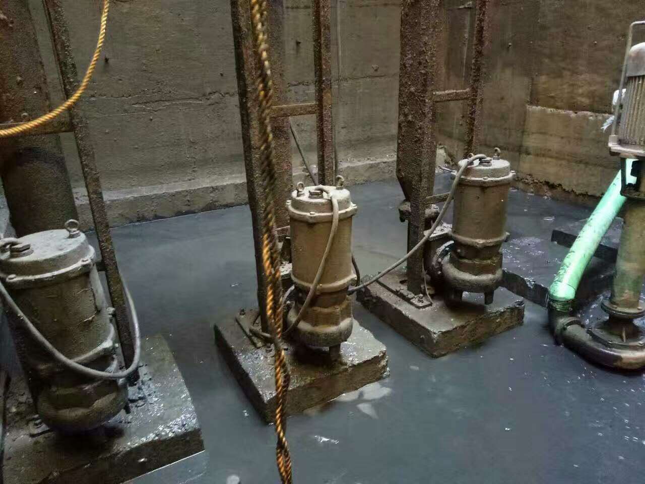 桂平污水池清理