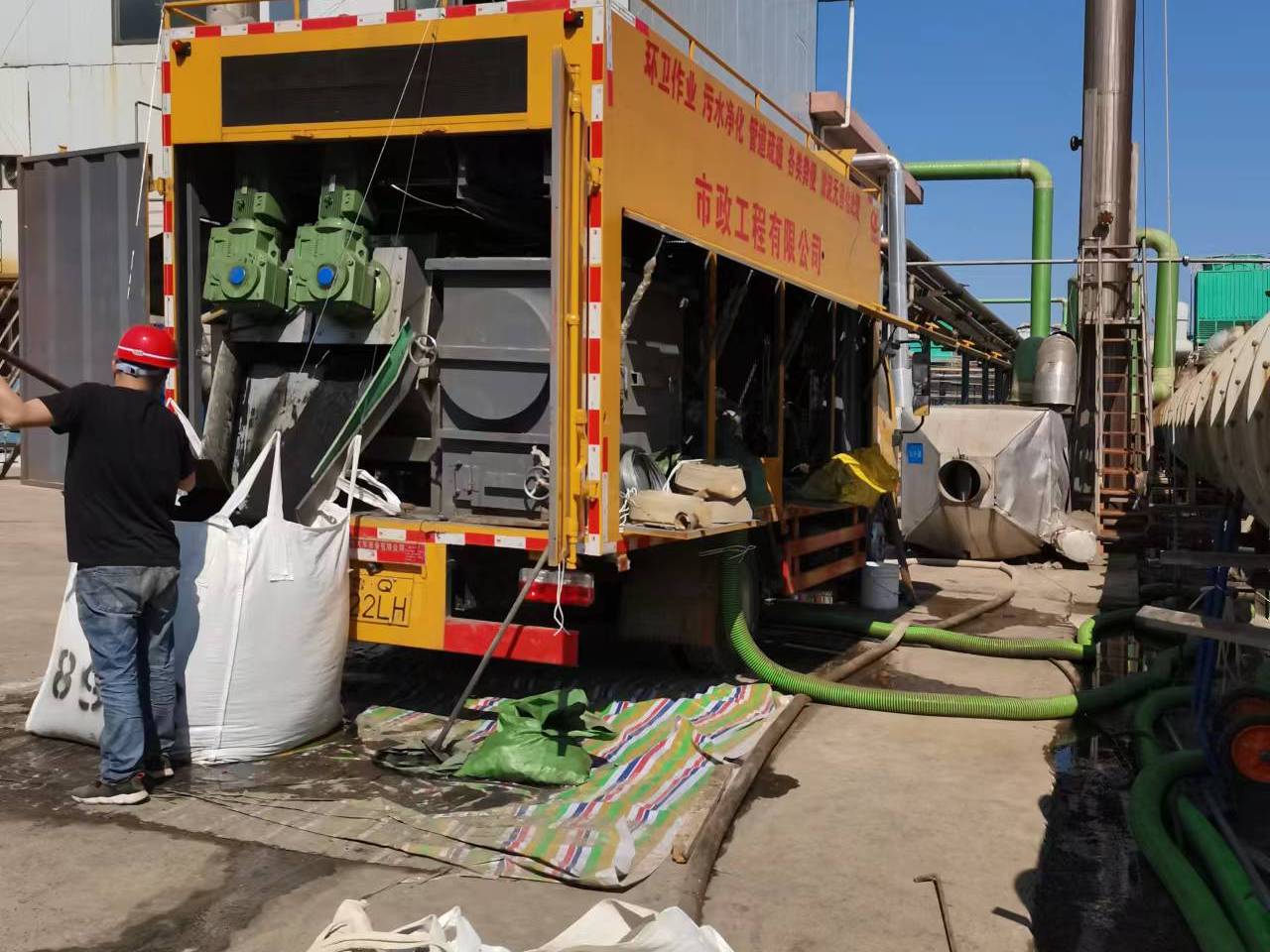 桂平淤泥压干处理