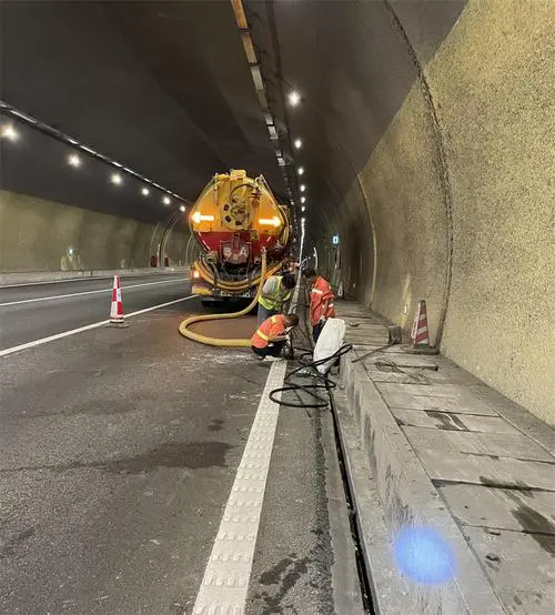 桂平隧道排水渠清淤